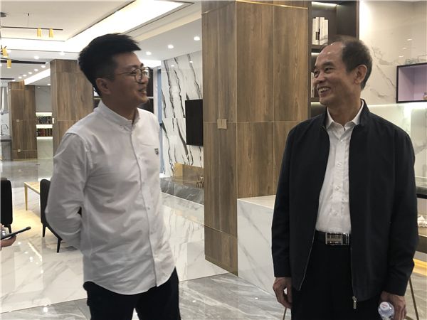 福建铭盛陶瓷副总经理蔡钊铭(左).jpg