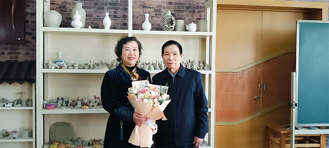 领略中国茶文化之美——盛世长安小学陶艺社团开展茶文化主题实践活动 (11).jpg